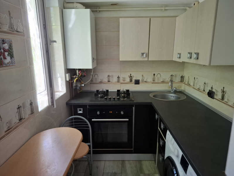 Comision 0 - vanzare apartament 3 camere, etaj 2, micro 9 Targoviste