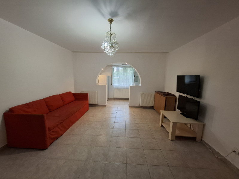 Inchiriere apartament cu 3 camere cu destinatia comercial