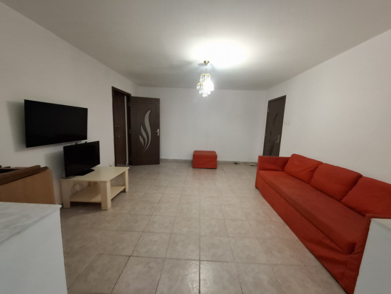 Inchiriere apartament cu 3 camere cu destinatia comercial
