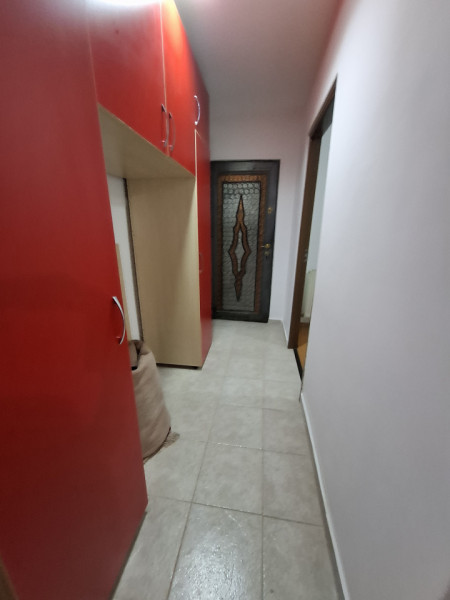 Inchiriere apartament cu 3 camere cu destinatia comercial