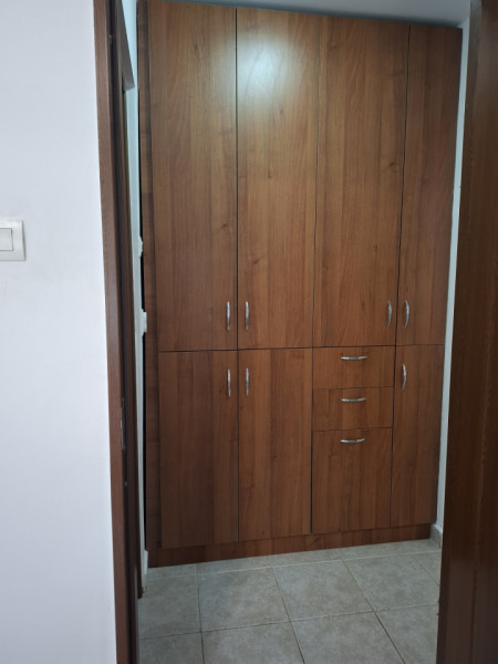 Inchiriere apartament cu 3 camere cu destinatia comercial