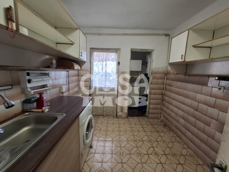 APARTAMENT 3 camere la preț de 2, DECOMANDAT, etaj 9, Micro 6, Târgoviște