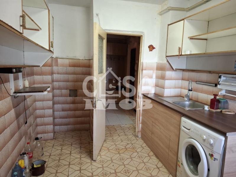 APARTAMENT 3 camere la preț de 2, DECOMANDAT, etaj 9, Micro 6, Târgoviște