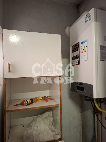 APARTAMENT 3 camere la preț de 2, DECOMANDAT, etaj 9, Micro 6, Târgoviște