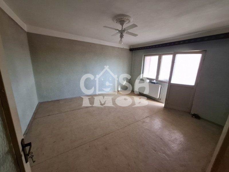APARTAMENT 3 camere la preț de 2, DECOMANDAT, etaj 9, Micro 6, Târgoviște