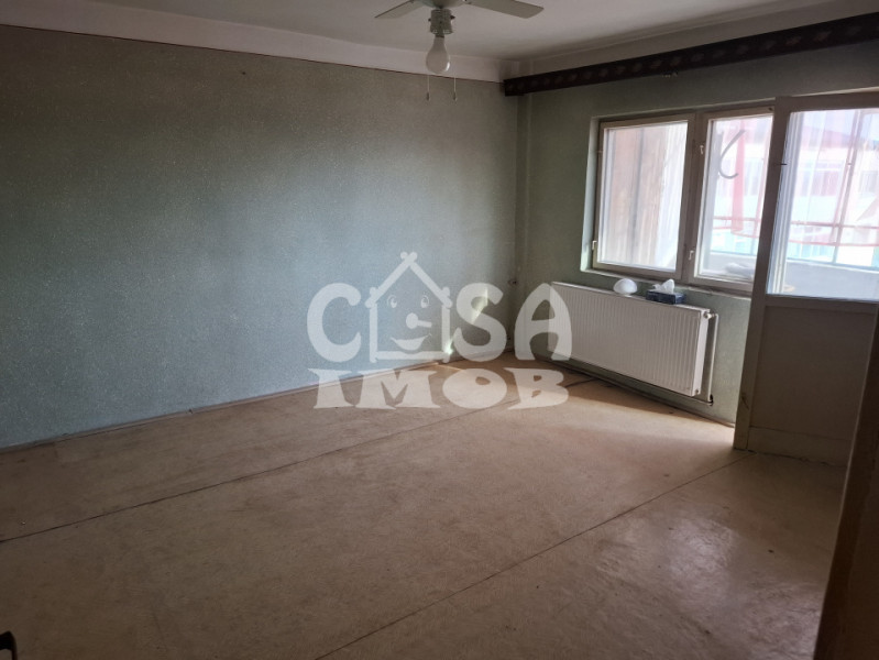 APARTAMENT 3 camere la preț de 2, DECOMANDAT, etaj 9, Micro 6, Târgoviște