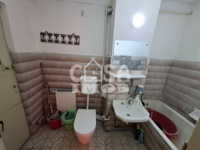 APARTAMENT 3 camere la preț de 2, DECOMANDAT, etaj 9, Micro 6, Târgoviște