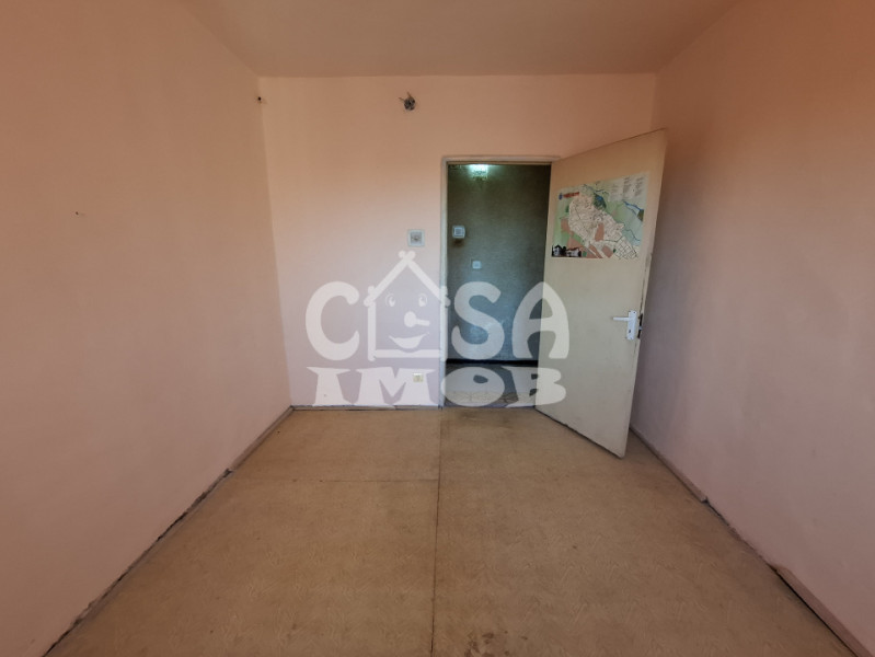 APARTAMENT 3 camere la preț de 2, DECOMANDAT, etaj 9, Micro 6, Târgoviște