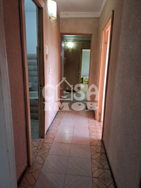 APARTAMENT 3 camere la preț de 2, DECOMANDAT, etaj 9, Micro 6, Târgoviște