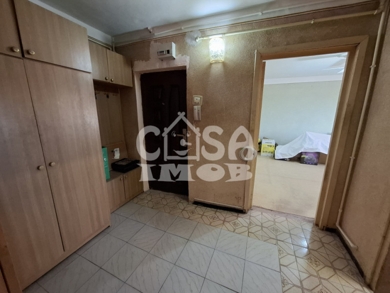 APARTAMENT 3 camere la preț de 2, DECOMANDAT, etaj 9, Micro 6, Târgoviște