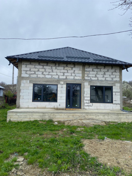 Vanzare casa la rosu in comuna Tatarani, jud. Dambovita