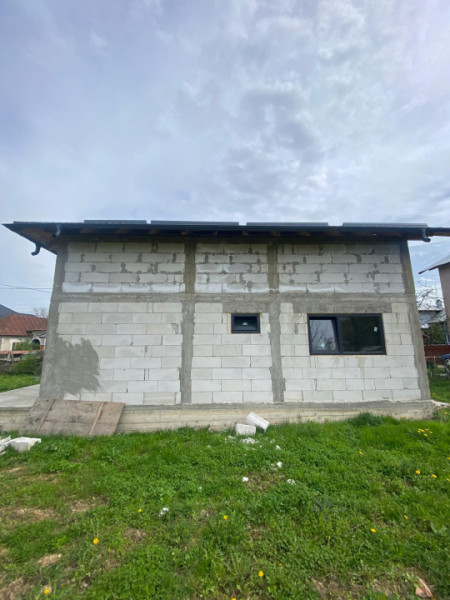Vanzare casa la rosu in comuna Tatarani, jud. Dambovita