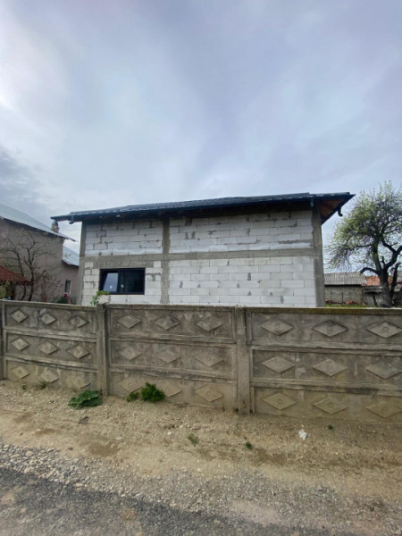 Vanzare casa la rosu in comuna Tatarani, jud. Dambovita