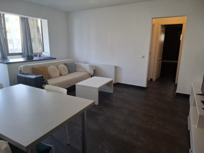 Închiriere apartament deosebit, 2 camere, etaj 2 în Târgoviște