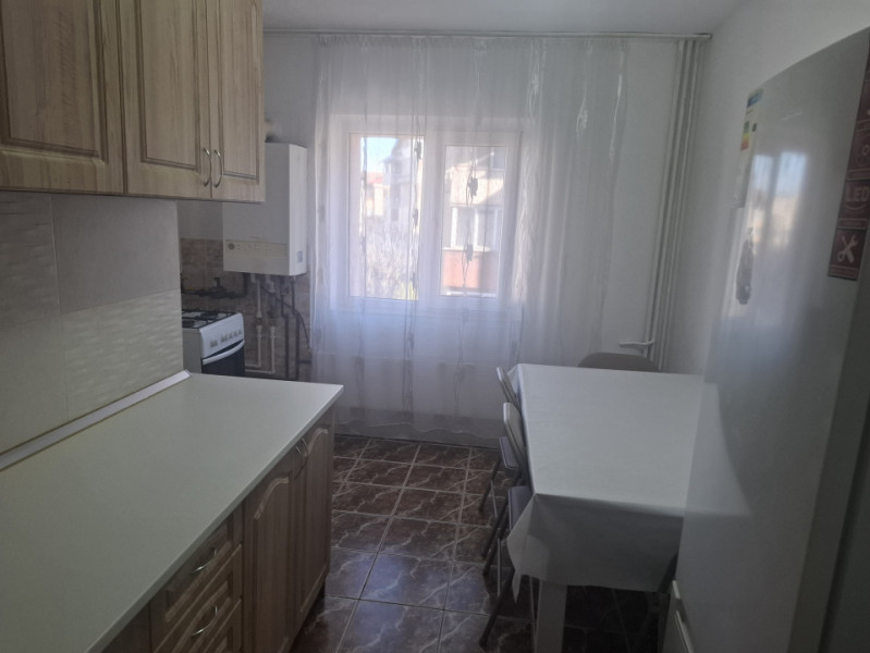 Închiriere apartament 3 camere, decomandat, micro 3 Târgoviște