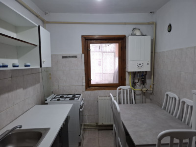 Comision 0 - Vanzare apartament 2 cam. decomandat, etaj 3, micro 12, Targoviste