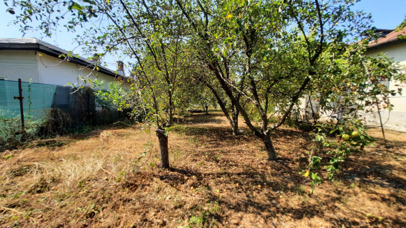  Vânzare casă și teren în oraș RĂCARI, jud.Dâmbovița