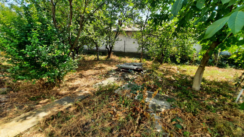  Vânzare casă și teren în oraș RĂCARI, jud.Dâmbovița