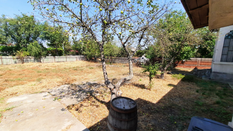  Vânzare casă și teren în oraș RĂCARI, jud.Dâmbovița