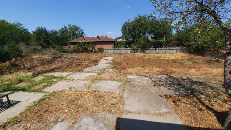  Vânzare casă și teren în oraș RĂCARI, jud.Dâmbovița
