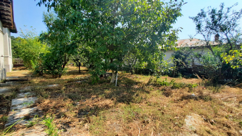  Vânzare casă și teren în oraș RĂCARI, jud.Dâmbovița