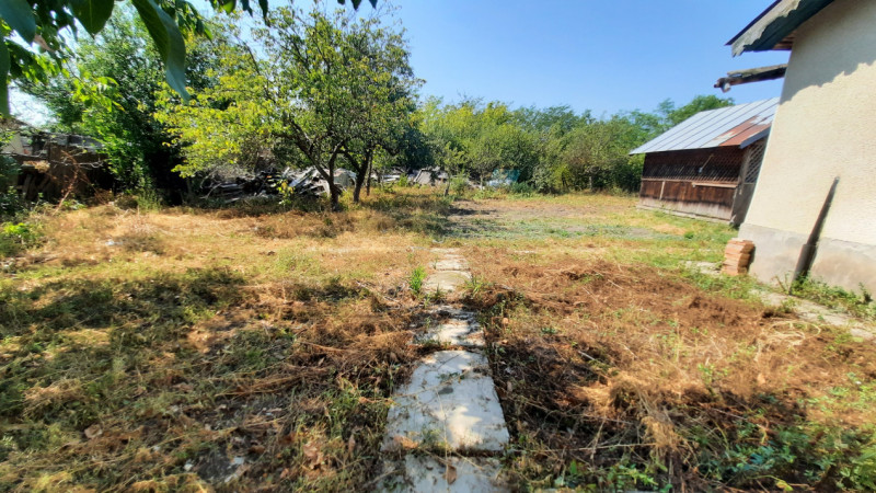  Vânzare casă și teren în oraș RĂCARI, jud.Dâmbovița