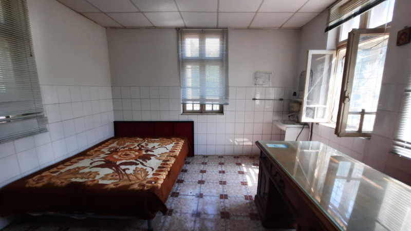  Vânzare casă și teren în oraș RĂCARI, jud.Dâmbovița