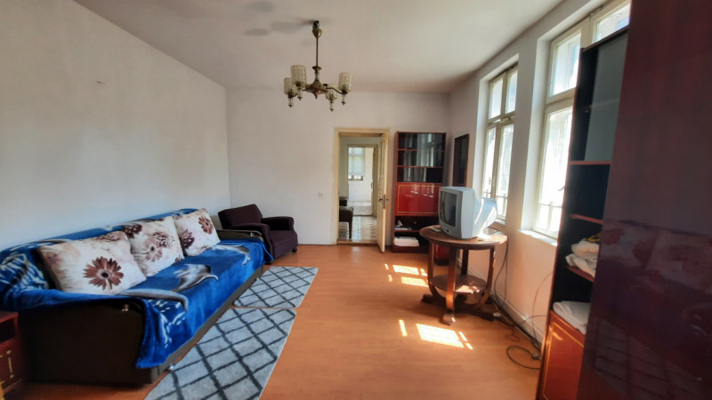  Vânzare casă și teren în oraș RĂCARI, jud.Dâmbovița