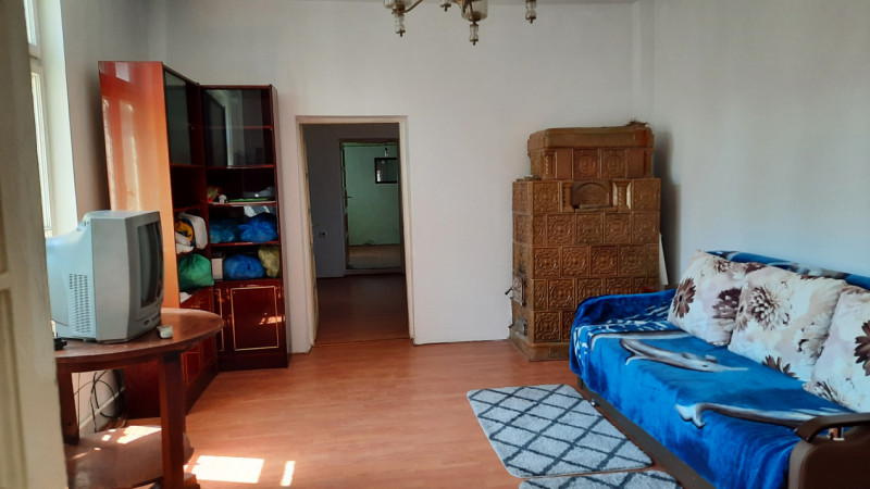  Vânzare casă și teren în oraș RĂCARI, jud.Dâmbovița