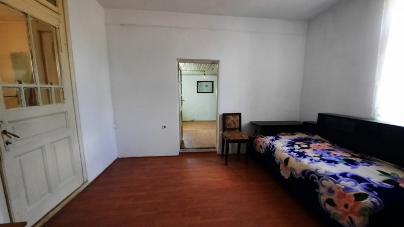  Vânzare casă și teren în oraș RĂCARI, jud.Dâmbovița