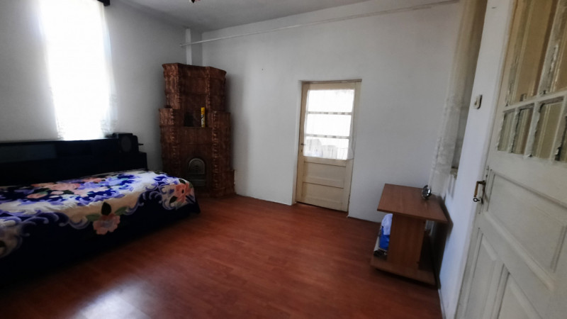  Vânzare casă și teren în oraș RĂCARI, jud.Dâmbovița