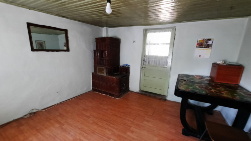  Vânzare casă și teren în oraș RĂCARI, jud.Dâmbovița