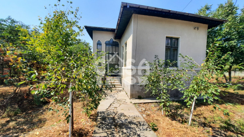  Vânzare casă și teren în oraș RĂCARI, jud.Dâmbovița