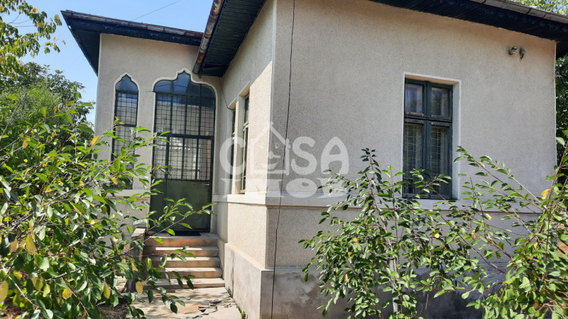  Vânzare casă și teren în oraș RĂCARI, jud.Dâmbovița