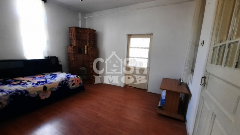  Vânzare casă și teren în oraș RĂCARI, jud.Dâmbovița