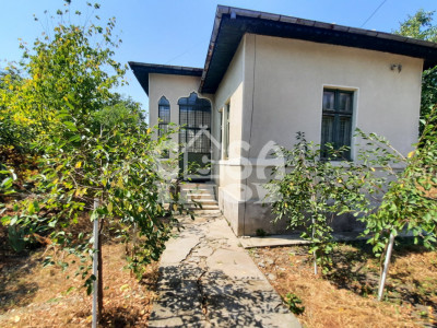  Vânzare casă și teren în oraș RĂCARI, jud.Dâmbovița