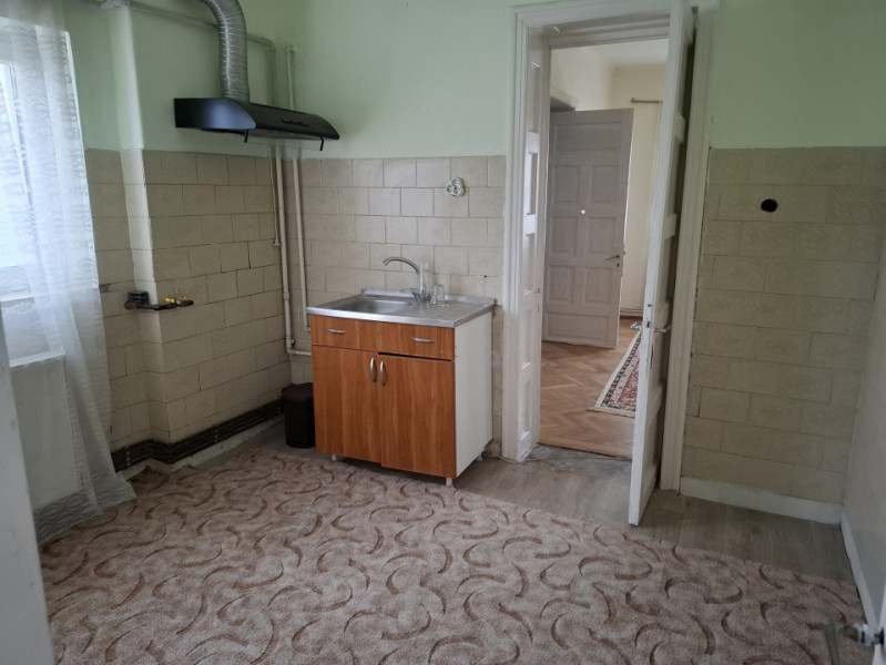 Închirirere apartament in vilă, ultracentral, Târgoviște