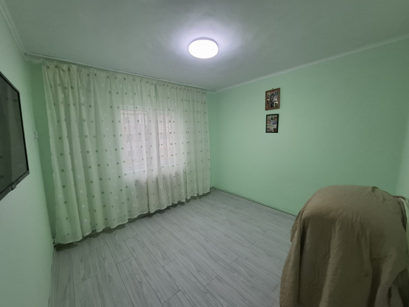 Comision 0 - Apartament 2 cam. decomandat, etaj 3, micro 12, Targoviste