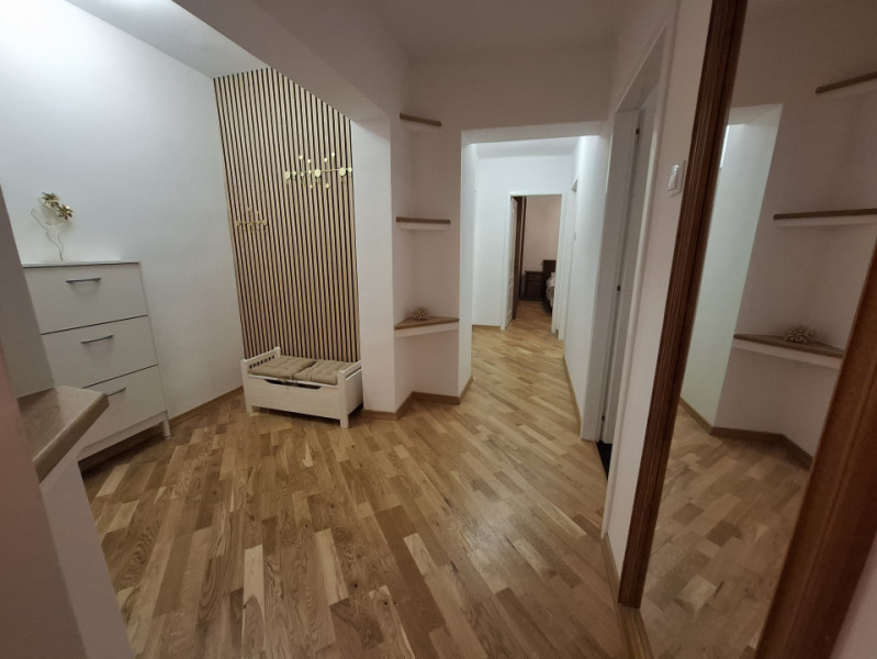 Închiriere apartament 3 camere, Bdul. Independenței, etaj 1, în Târgoviște