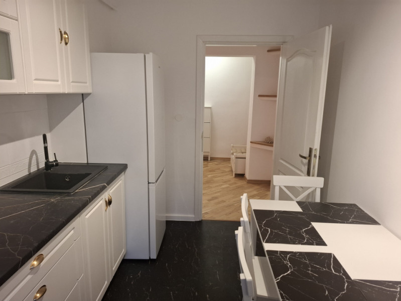 Închiriere apartament 3 camere, Bdul. Independenței, etaj 1, în Târgoviște