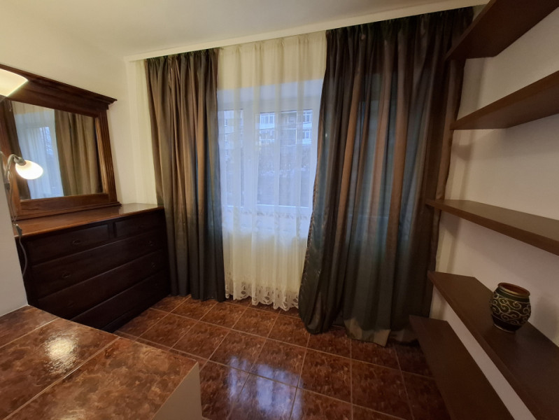 Închiriere apartament 3 camere, Bdul. Independenței, etaj 1, în Târgoviște