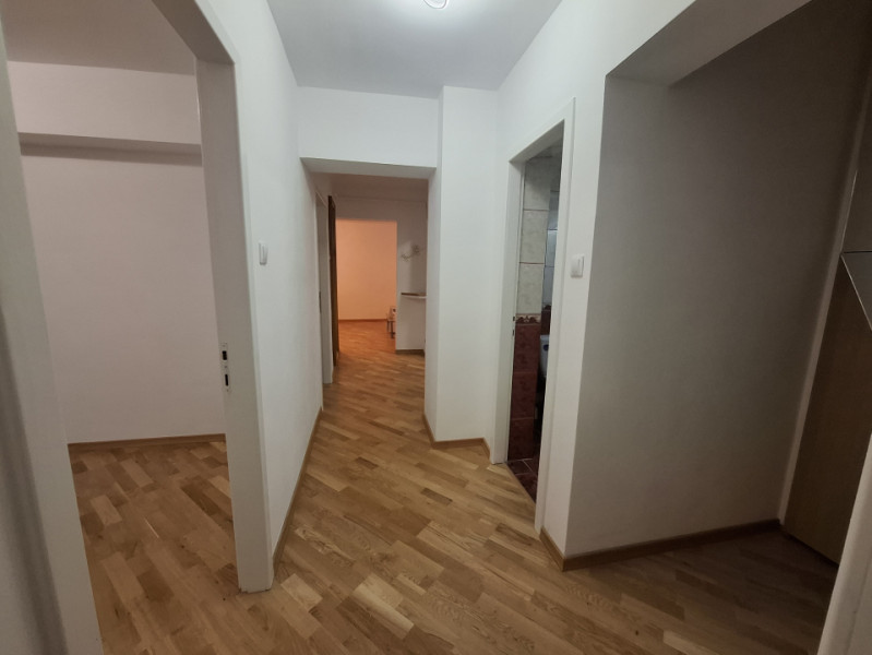 Închiriere apartament 3 camere, Bdul. Independenței, etaj 1, în Târgoviște