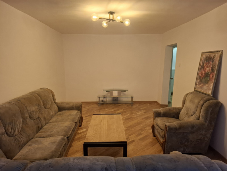 Închiriere apartament 3 camere, Bdul. Independenței, etaj 1, în Târgoviște