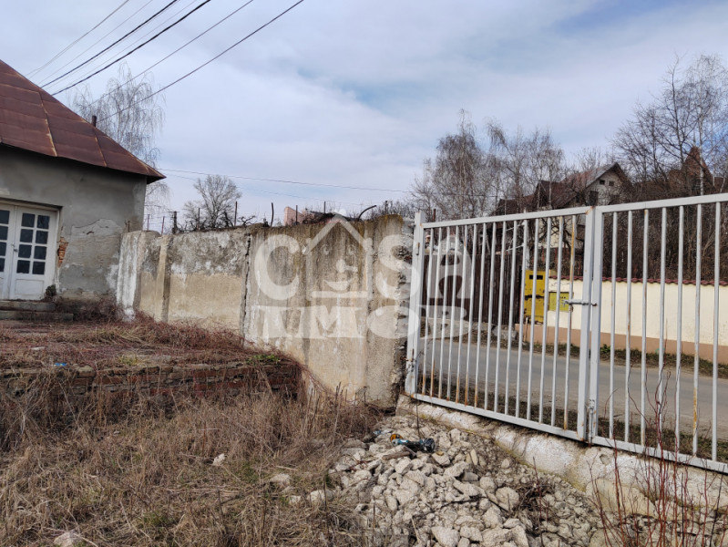 Teren intravilan 672 mp – poziție rară, la poalele Mănăstirii Dealu, Târgoviște.