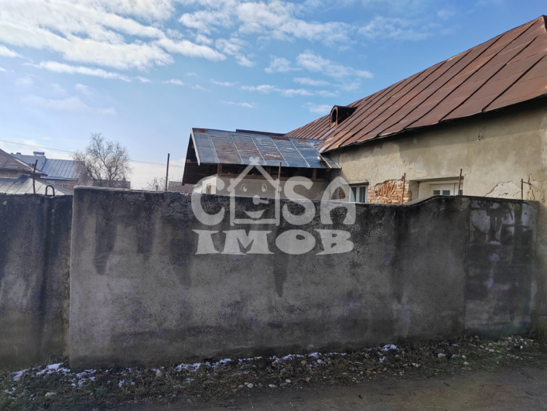 Teren intravilan 672 mp – poziție rară, la poalele Mănăstirii Dealu, Târgoviște.