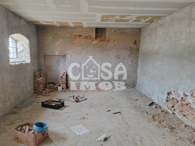 Teren intravilan 672 mp – poziție rară, la poalele Mănăstirii Dealu, Târgoviște.