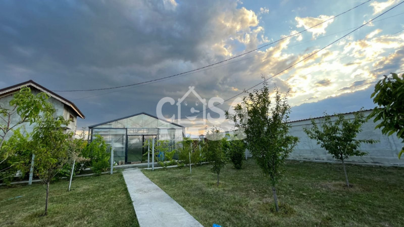 Teren 906 mp parcelabil imprejmuit in cartier exclusivist Racari