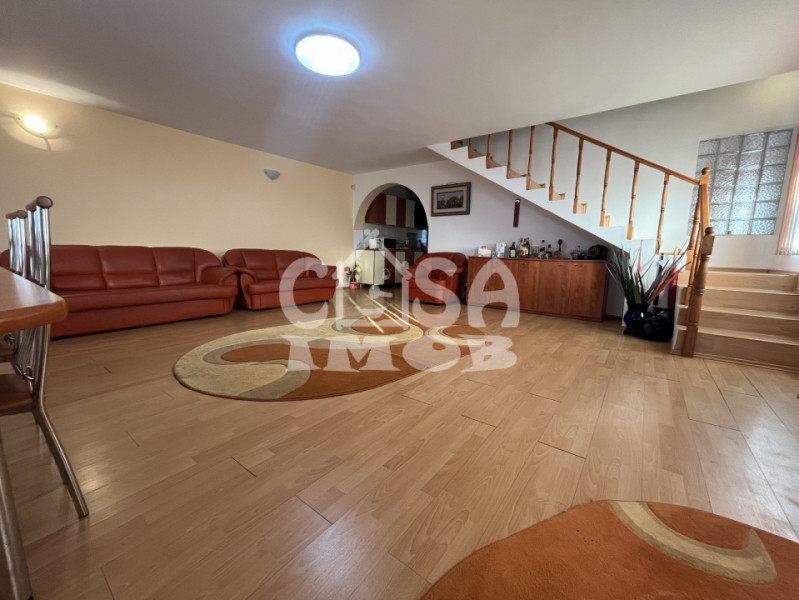 Casa mobilata P+M si utilata cu vedere spre padure