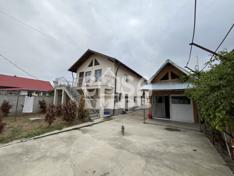 Casă P+1 cu 7 camere, zonă retrasă, în Poroinica 