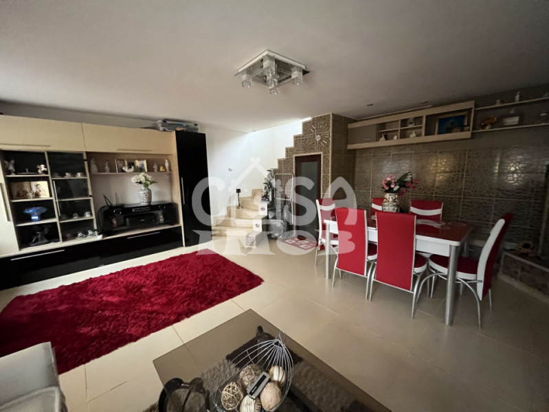 Casă P+1 cu 7 camere, zonă retrasă, în Poroinica 